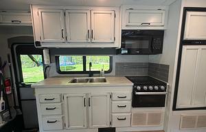 Stress free Luxury Camping/Fully Stocked