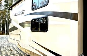 Bunk Floorplan Freedom Elite 30FE - Sleeps 8!