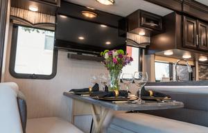 Luxury Home - King Bed, Washer/Dryer (PW17)