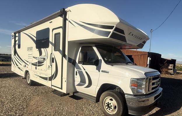 Easy-to-Drive Family RV | Entegra Odyssey 27U