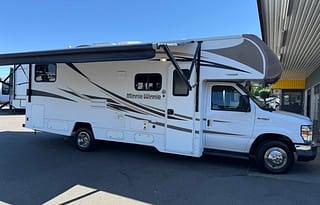 2017 Winnebago Minnie Winnie 27Q