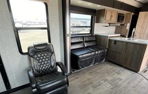 2019 Dutchmen RV Endurance 3316 RV rental photo 2