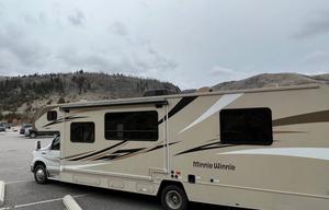 2017 LIKE NEW Winnebago Minnie 31K Sleeps 8!