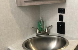 2021 Winnebago Minnie Winnie 31K RV rental photo 7