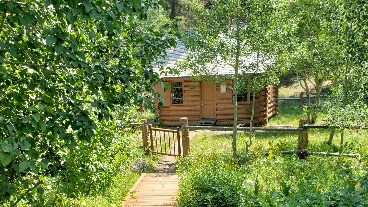Aspen Cabin (fremont-winema National Forest, Or)