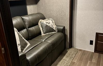 2018 Pinnacle 37RSTS RV rental photo 3