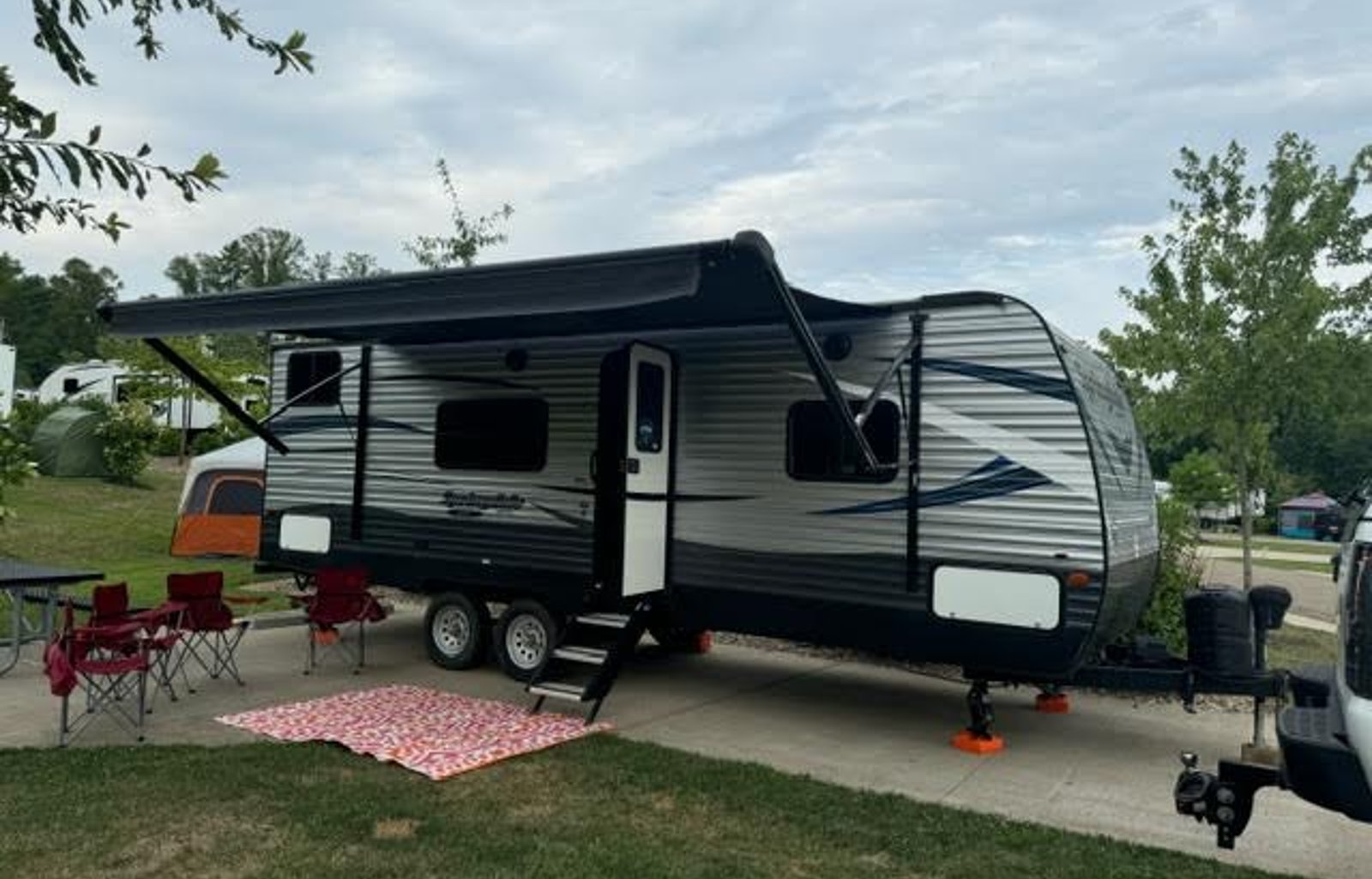 Cozy, lightweight 9 person travel trailer