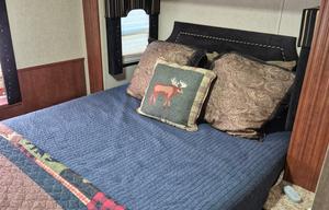 2011 Newmar Canyon Star 3810 RV rental photo 11