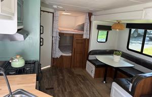 2016 Gulf Stream RV Conquest 277DDS RV rental photo 11