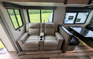 Outback | Large & Luxurious w/ Bunkhouse Sleeps 10