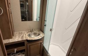 33 ft motorhome - sleeps 6