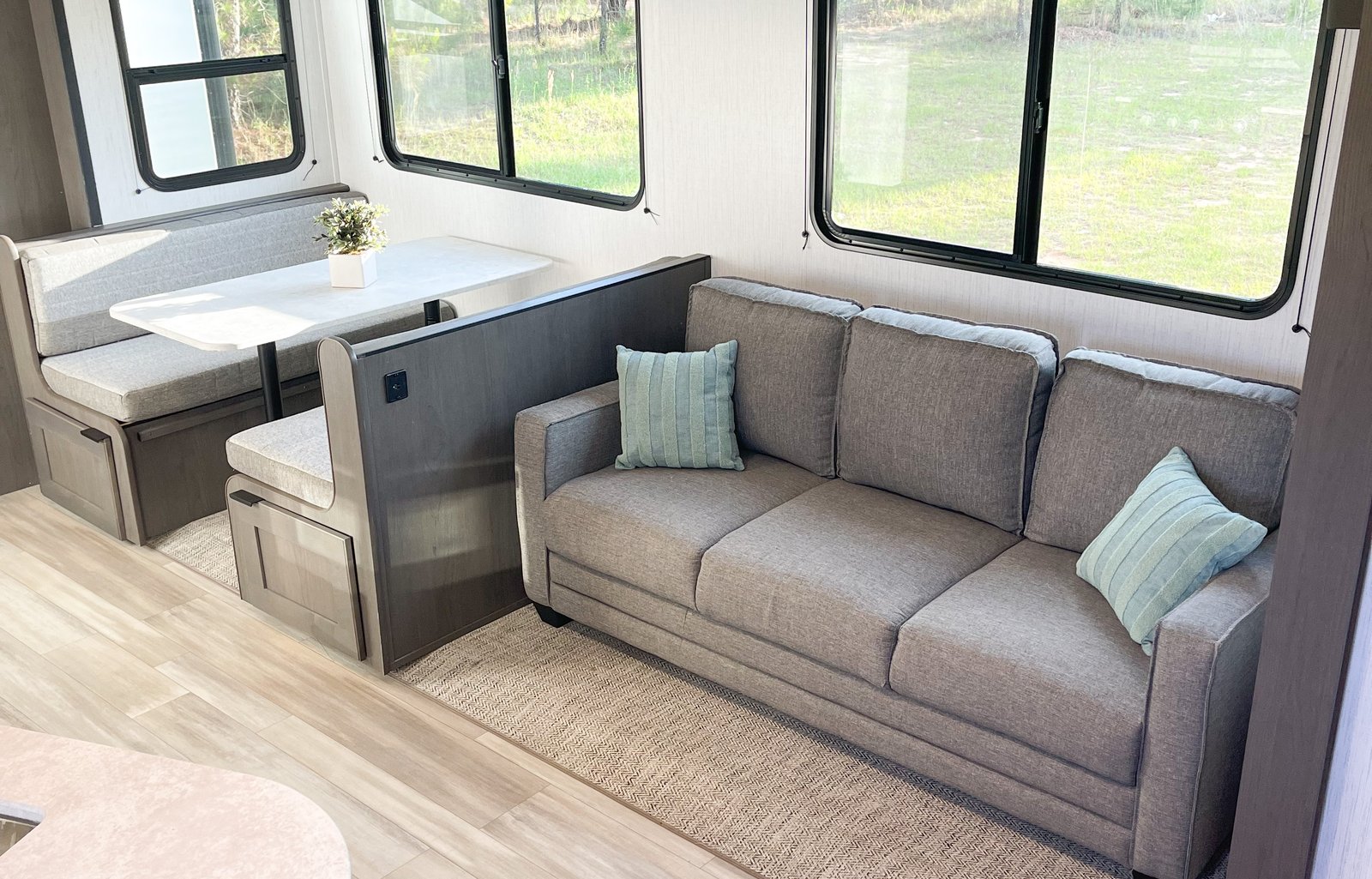 2022 Cruiser MPG Ultra Light King Bed Private Bunk