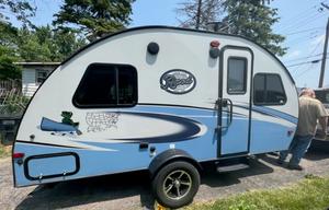 Nomadic Nature Rentals w Luxury Amenities (R-pod)