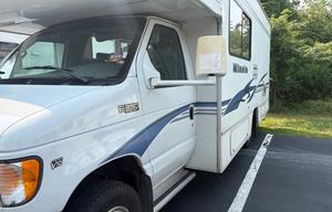 Newly Renovated RV - Minnie - Adventure Machine