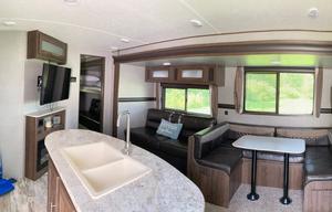 Haven on wheels! 2018 Crossroads Zinger Sleeps 10+