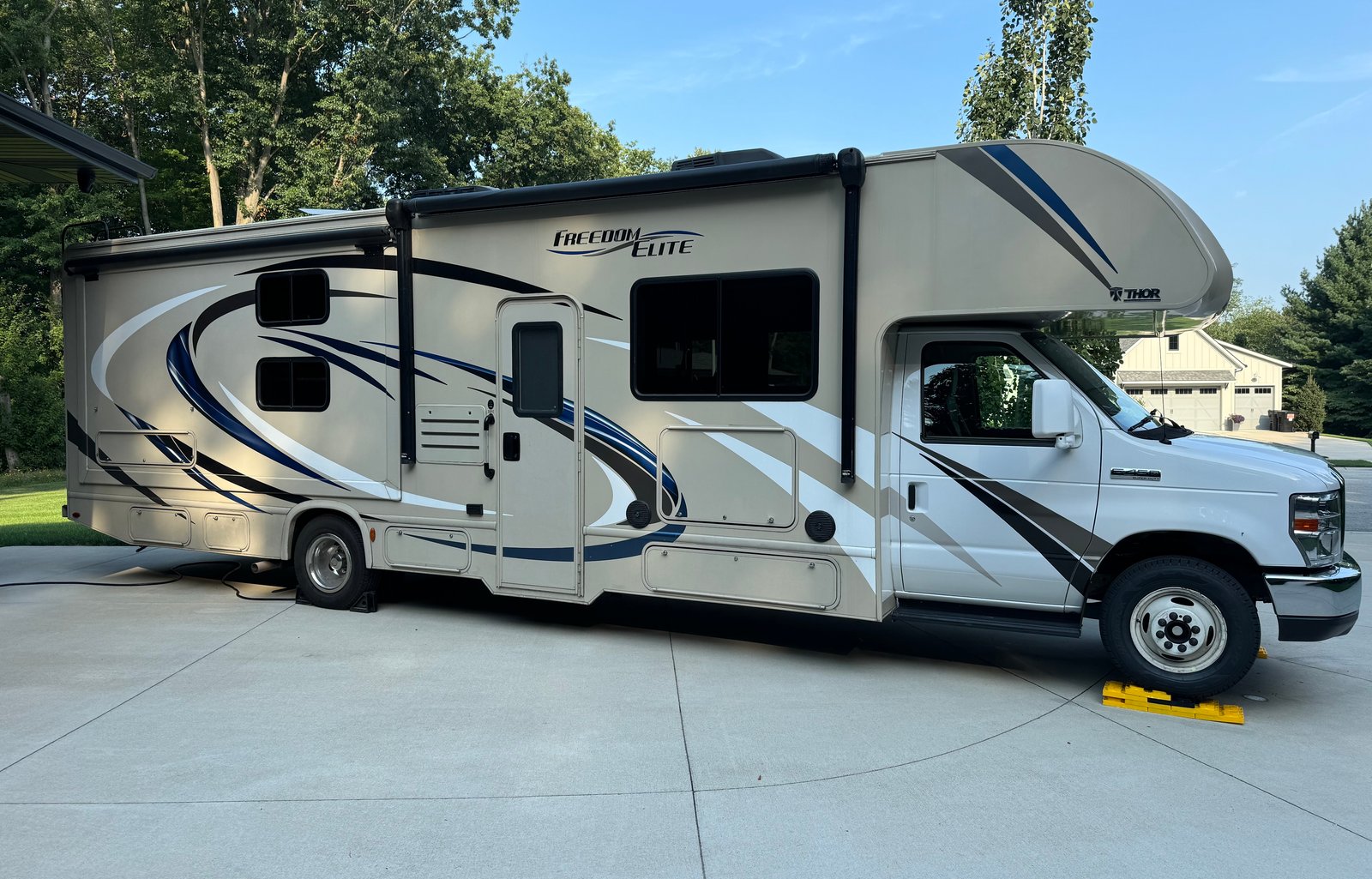 2018 Freedom Elite 30FE with free Starlink