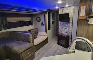 Luxurious 2 Bedroom  Pet Friendly HUGE RV