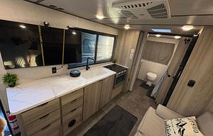 Ranger | Lightweight Camper w/ King Bed