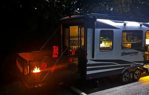 Travel Trailer / Toy Hauler / Sleeps 6 / Rear Deck