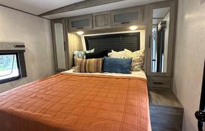 Spacious GLAMPING in “Big Gem”