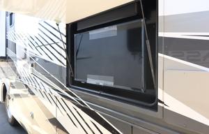 Beautiful luxury RV is Kid and Pet friendly!