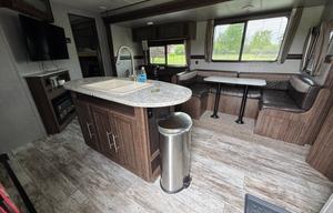 Haven on wheels! 2018 Crossroads Zinger Sleeps 10+