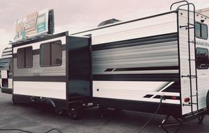 Dual-Suite Retreat Family Bunkhouse 32' Transcend