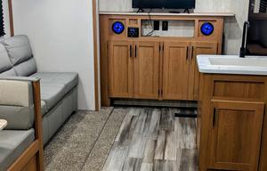 Clean 2022 Camper W/ Queen Room and Bunk Room