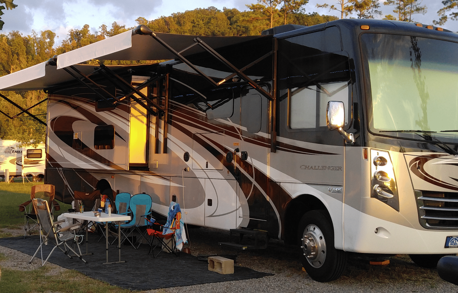 BEAUTIFUL 2016 Thor Challenger 37TB BUNKHOUSE