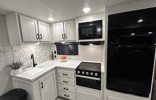 Trailside Escape JANY 2308