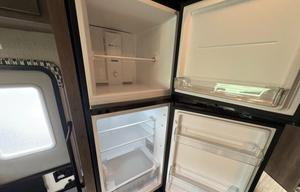 Easy to Drive Spacious RV - Only 3000 Miles on it!