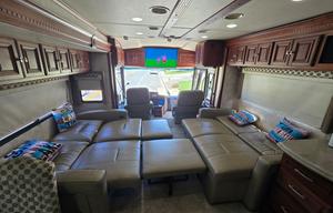 Luxury Winnebago Tour 40CD Experience