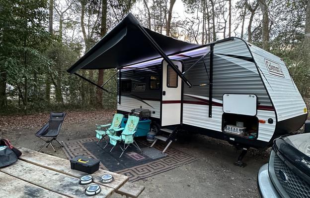 Coleman 202RD sleeps up to 4 people(delivery avl)