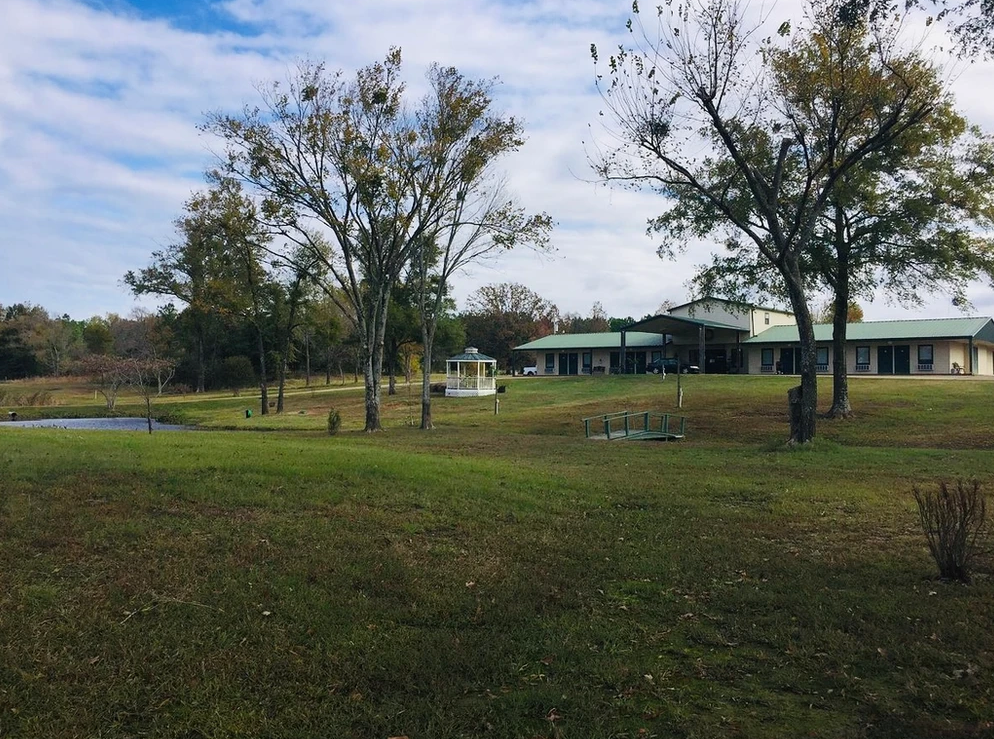 Lucky Bucks Lodge & Motel