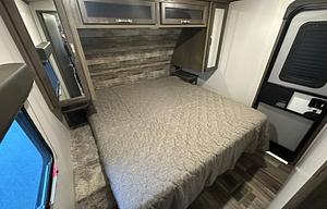 2021 Cougar 31 foot Half Ton friendly rear bunks