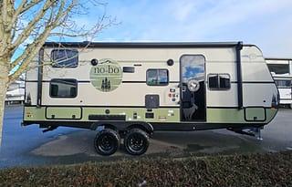 Modern Family RV|Sleeps 8| Bunks, Grill & Easy Tow