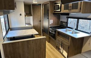 2024 Pioneer • Sleeps 6 • Delivery Available