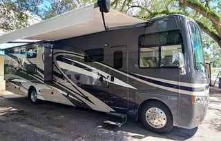 2017 Thor Motor Coach Miramar 37.1 Bunk