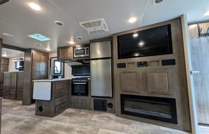 Rockwood Ultra Lite | Modern, Spacious and Cozy