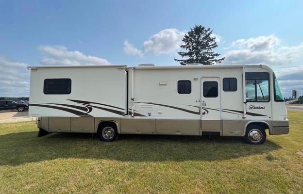 2002 Coachmen RV Georgie Boy Landau 3402ds RV rental photo 1
