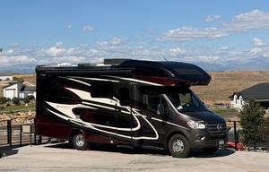 Luxury Mercedes RV – Sleeps 5