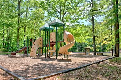 Victoria Campground Playground (2)