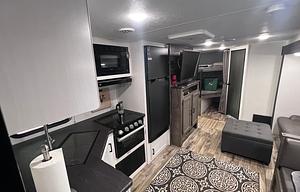 Time Off...2024 Venture RV Stratus Sport SR289VBHS
