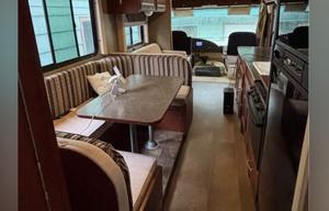 Windwaker - Eugene’s Roomy and Cozy Motorcoach