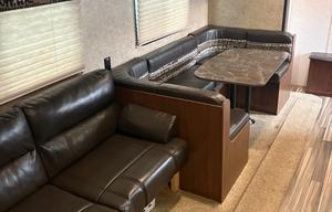 Spacious 28’ Camper – Perfect Family Getaway!