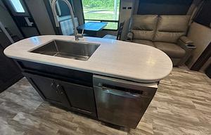 Family-sized 2022 5th Wheel