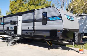 Bunkhouse & Lounge, Fully-Loaded & Turn-key Ready!