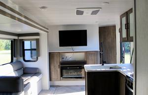 2023 Wildwood 33TS RV rental photo 11