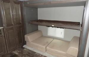 Family friendly with HUGE Bunkroom!!