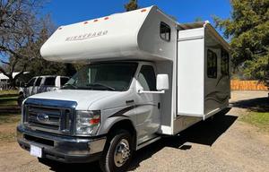 2014 Winnebago Minnie Winnie 31H RV rental photo 3